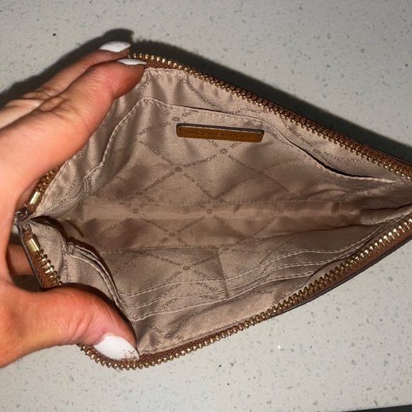 MICHAEL KORS clutch / wristlet - Picture 3 of 6